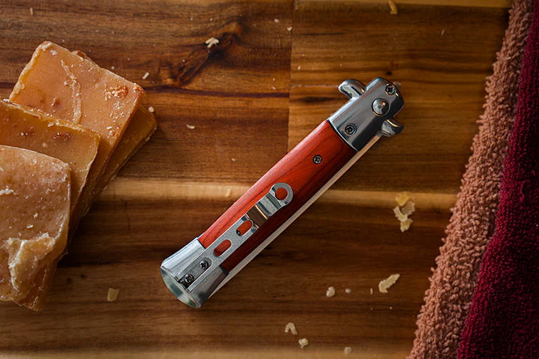 Genuine Switchblade Folding Comb - Image 4